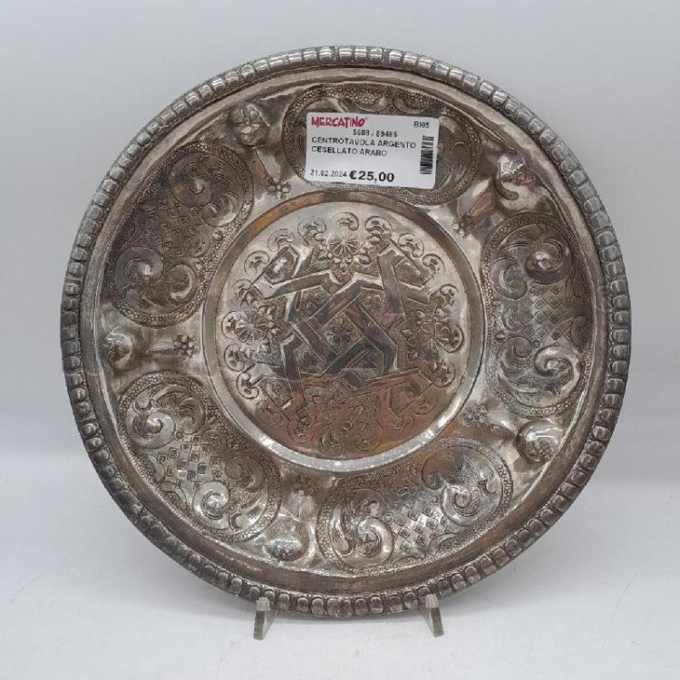 BI05_CENTROTAVOLA_ARGENTO_CESELLATO_ARABO_89485_1.jpg