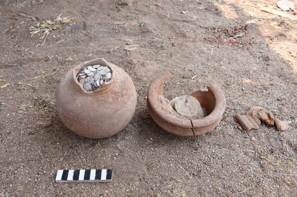 Lead coin hoard from Ishvaku period found in Phanigiri, Suryapet, Telangana.jpg