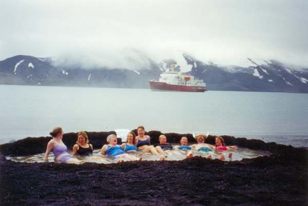 deception_island_hot_springs_750.jpg.84b7a1725d369419ad41026d31e57bdd.jpg