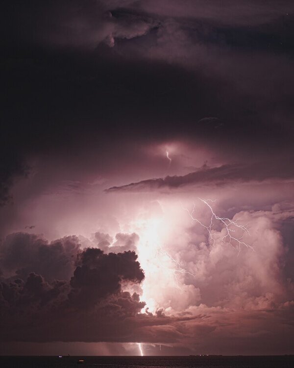 lightning-storm-maldives_181624-35910.thumb.jpg.a52dd2a1a27b3c14d313946b7283e967.jpg