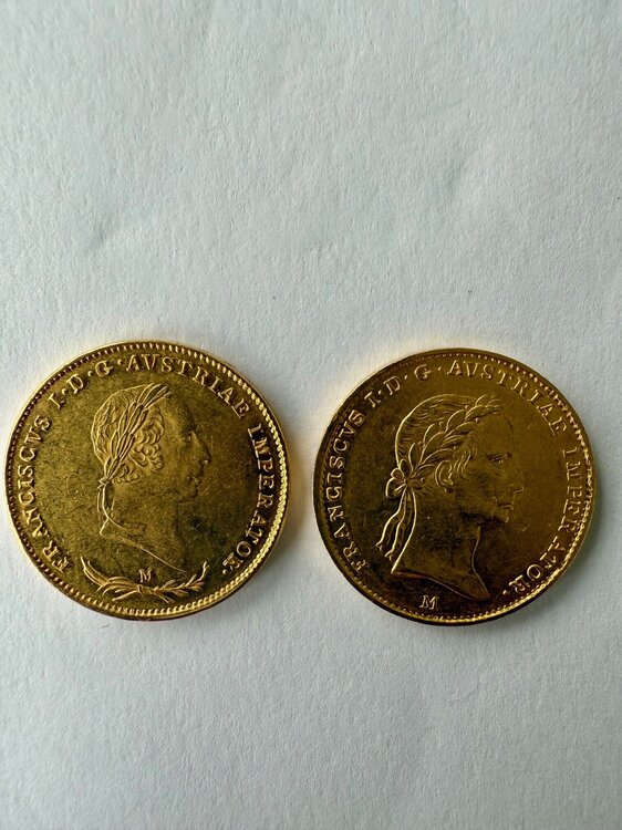 Mezza Sovrana oro del 1831 1° tipo e del 1835 2° D.jpg