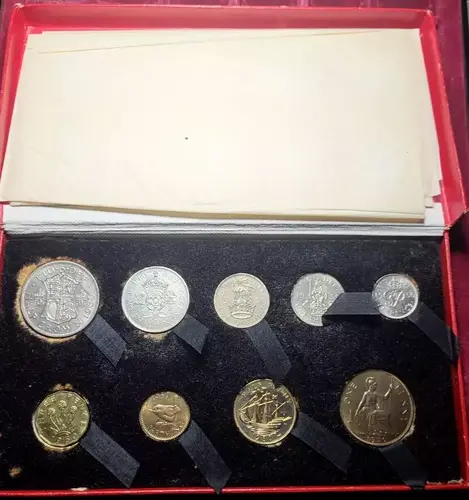 Maggiori informazioni su "1950 GRAN BRETAGNA DIVISIONALE PROOF 9 MONETE BOX ORIGINALE"	