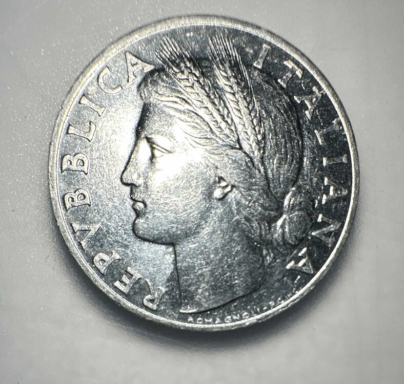 Lira 1946 2-min.jpg
