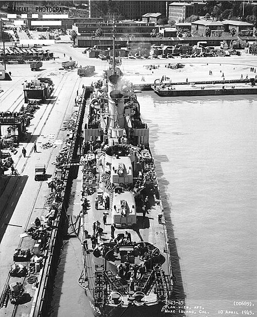 USS_Wadleigh_(DD-689)_at_the_Mare_Island_Naval_Shipyard,_California_(USA),_on_10_April_1945_(NH_98906).jpg