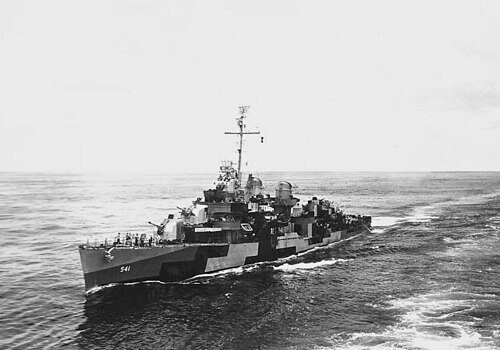 USS_Yarnall_(DD-541)_in_the_Pacific_c1944.jpeg.bc52bb6b5ca448a6f3ec4257f0660a74.jpeg