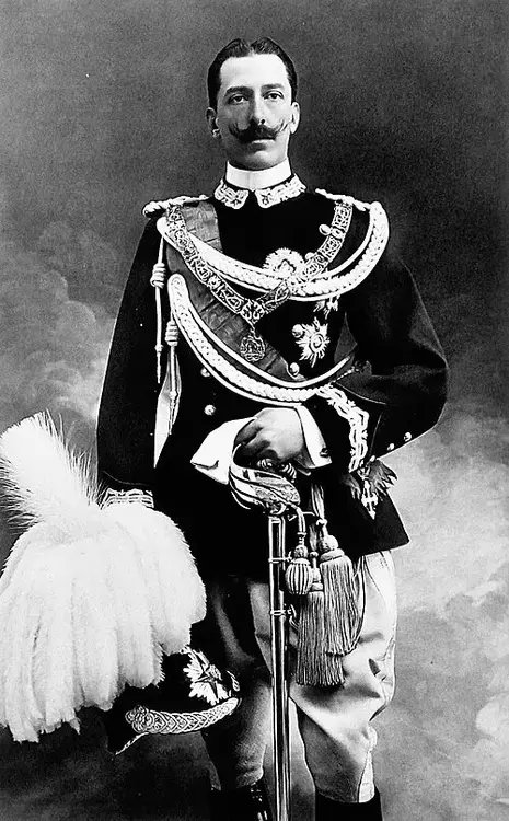 Prince_Vittorio_Emanuele_Count_of_Turin_in_1895_(crop).thumb.webp.d4219360032937e57f45cfe5b17452d4.webp